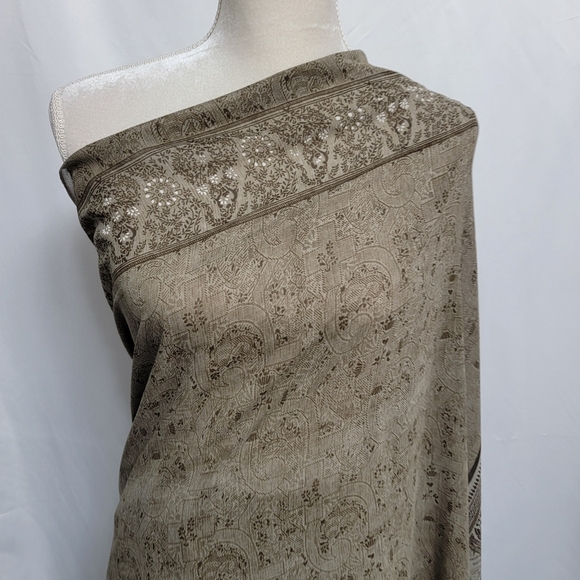 Gray/grey, brown, white sanskrit print polyester saree/sari for party - Picture 10 of 11